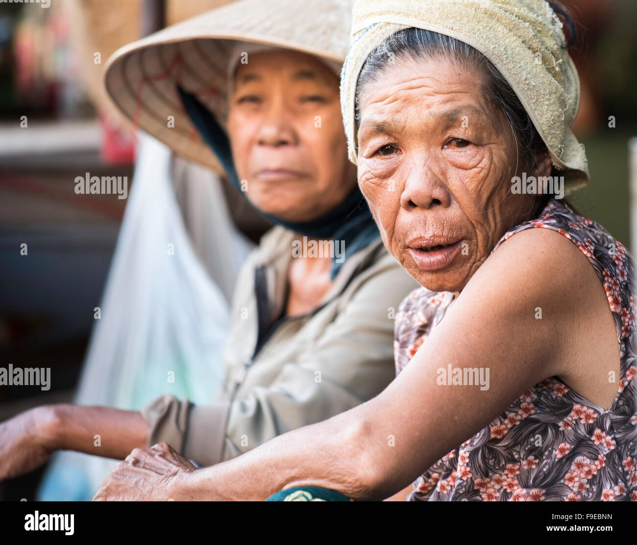 Elderly women in traditional hi-res stock photography and images - Alamy