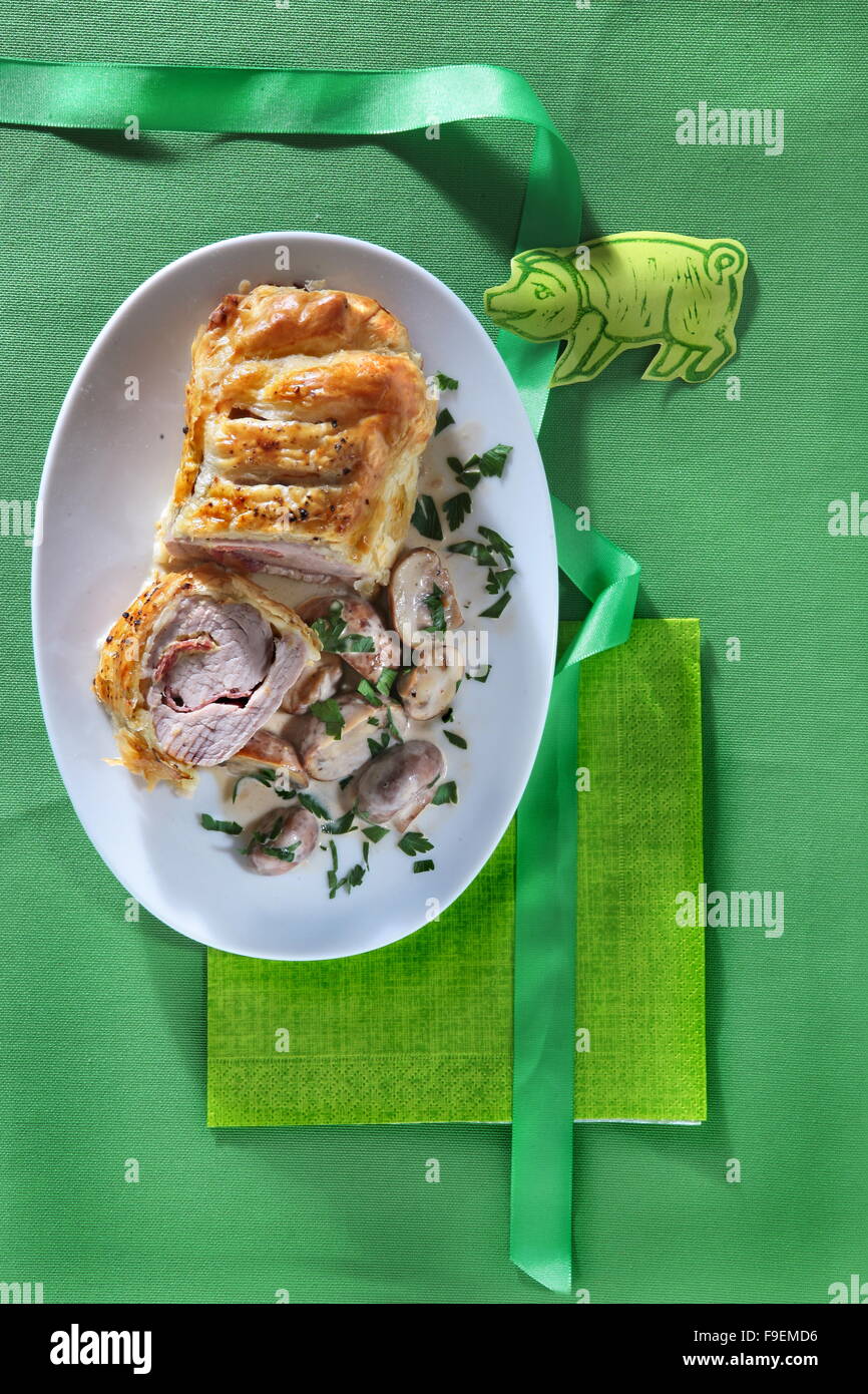 Tenderloin in Pastry Stock Photo Alamy