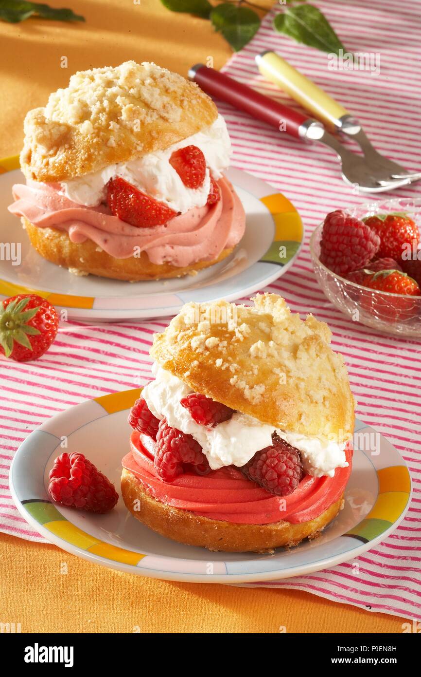 Prague Cake with Double Cream Stock Photo Alamy