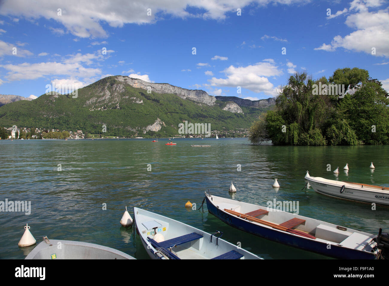 Lake annecy boats hires stock photography and images Alamy