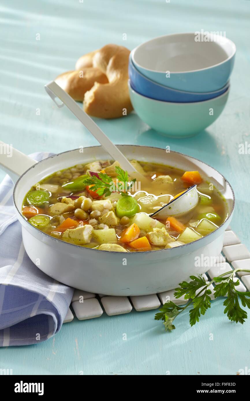 Old English Chicken Pot Stock Photo Alamy