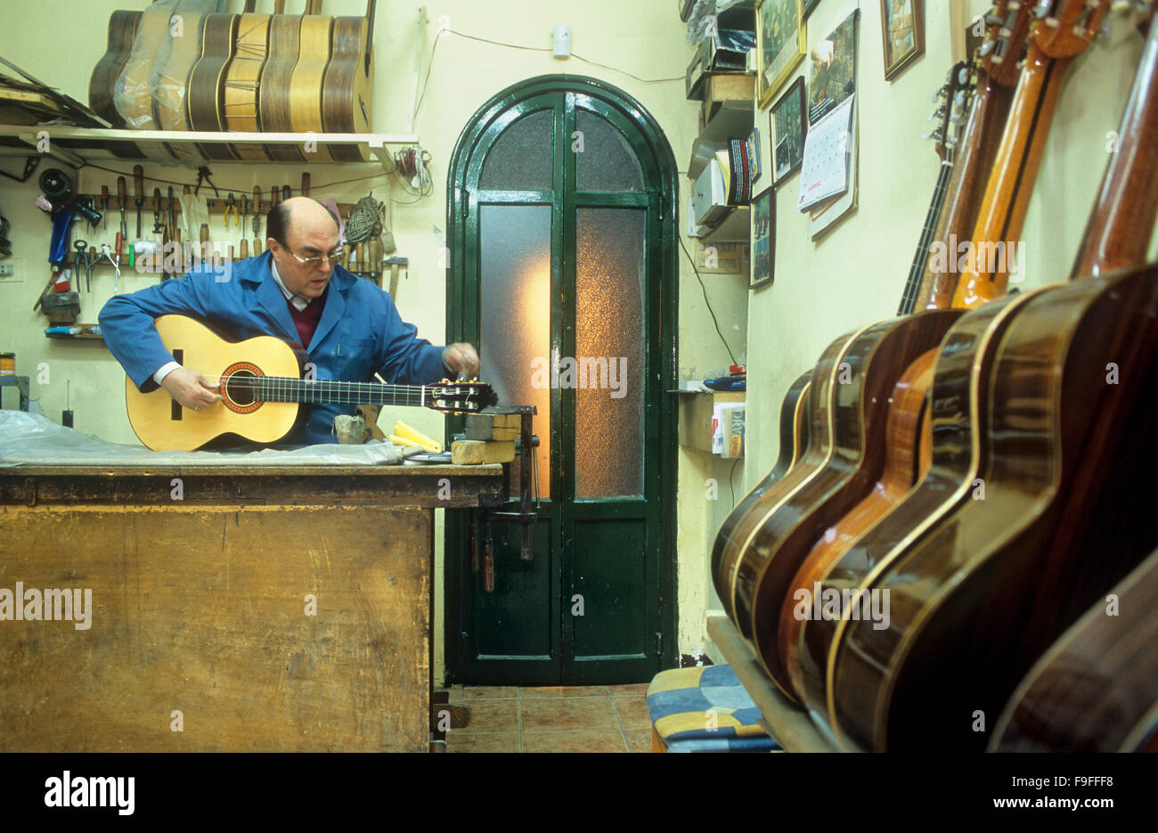 Antonio Morales.Luthier.Guitar maker.Workshop. Cuesta de Gomerez 9.  Granada, Andalucia, Spain Stock Photo - Alamy