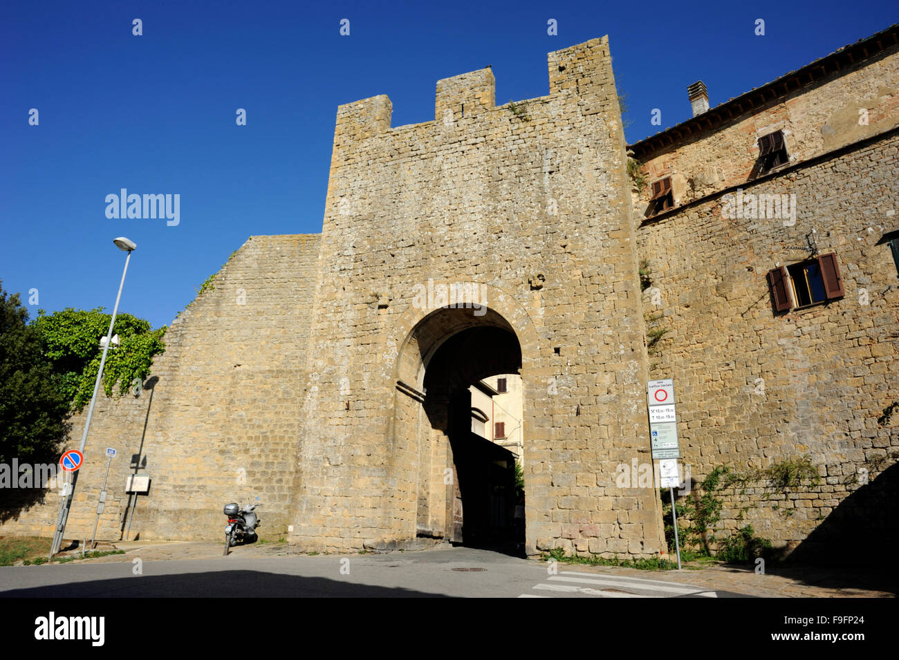 porta san francesco gate, volterra, tuscany, italy Stock Photo - Alamy