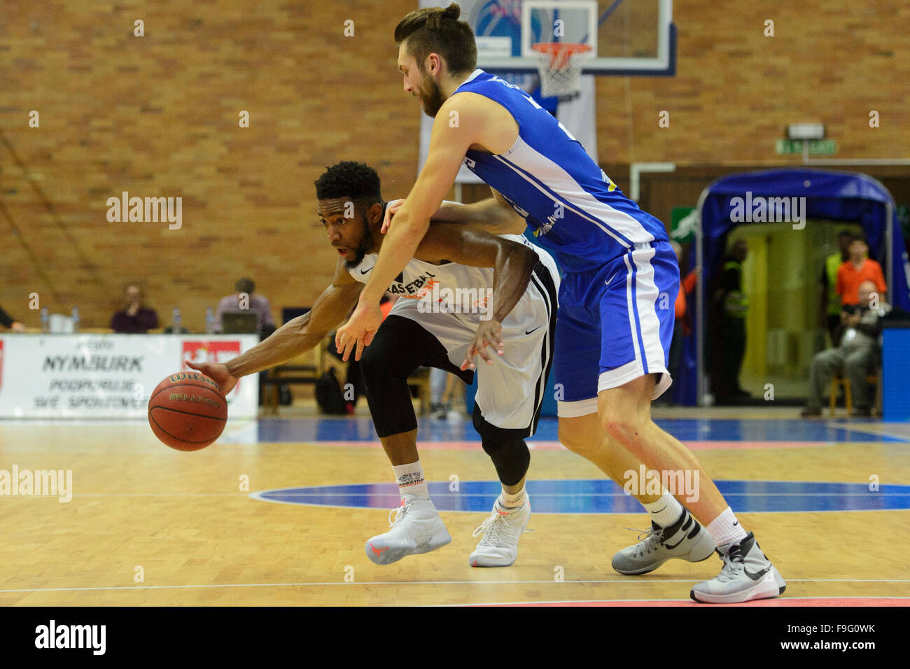 Nymburk, Czech Republic. 16th Dec, 2015. From left Chasson Randle of Nymburk and Damier Pitts of Ventspils in action during men´s FIBA European Basketball Cup, Group P, 1st round match CEZ Basketball Nymburk vs BK Ventspils in Nymburk, Czech Republic, November 16, 2015. © Michal Kamaryt/CTK Photo/Alamy Live News Stock Photo
