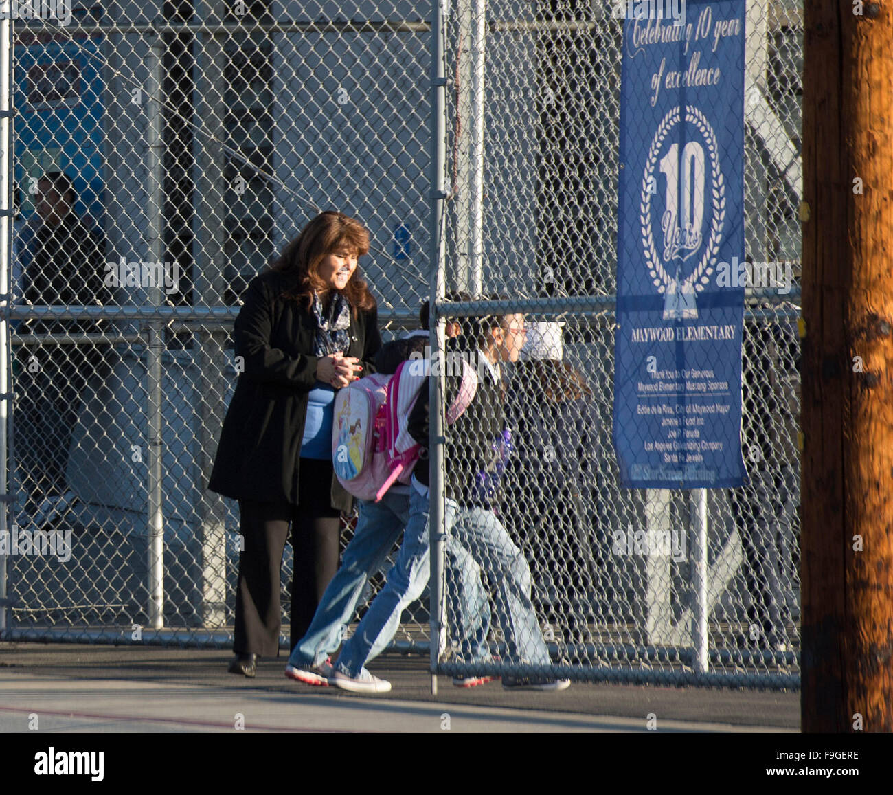 Los Angeles, USA. 16th Dec, 2015. Students arrive at Maywood Elementary