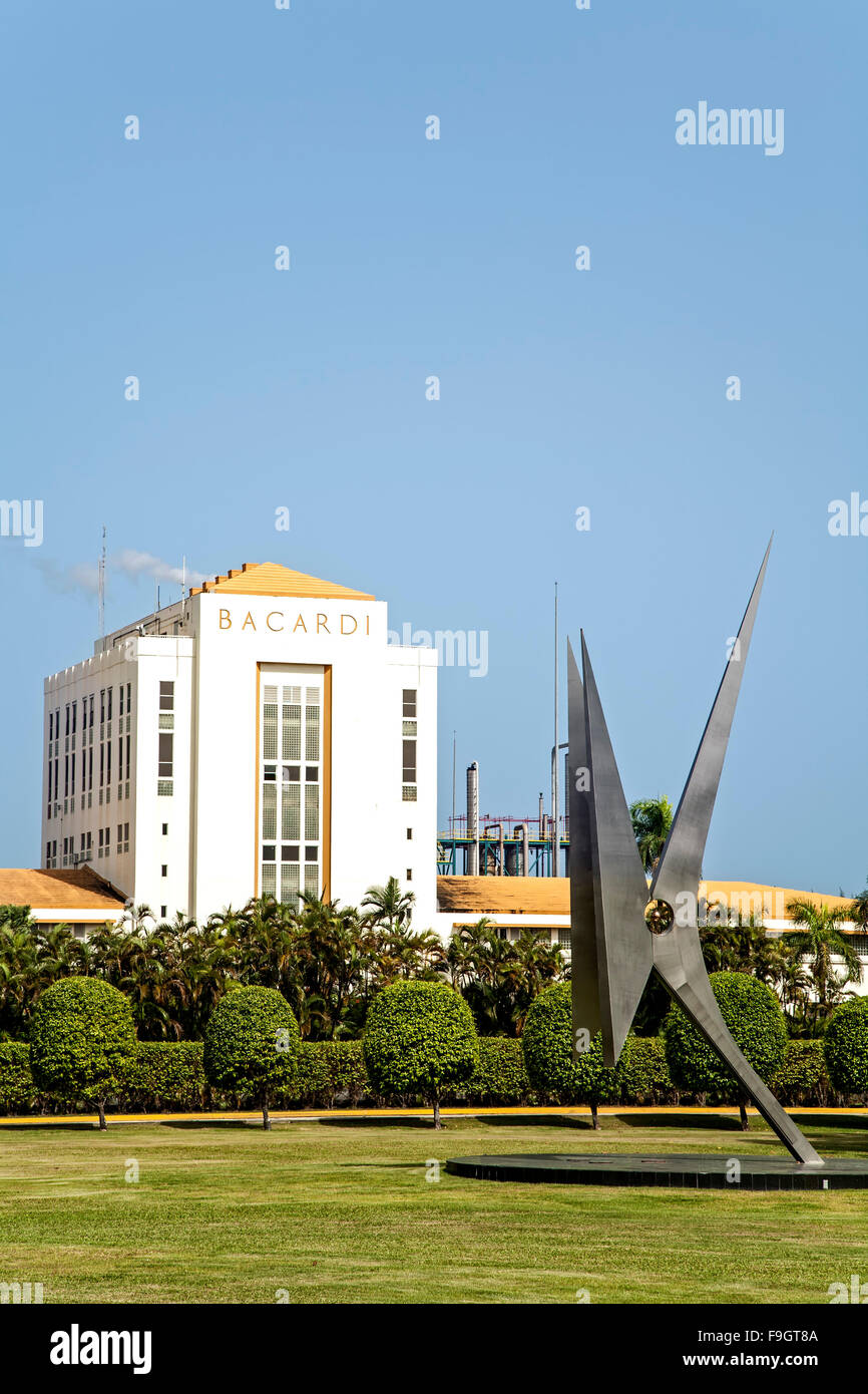 Bar e bar offerta, il rum Bacardi visitatori edificio, Catano, Puerto Rico  Foto stock - Alamy