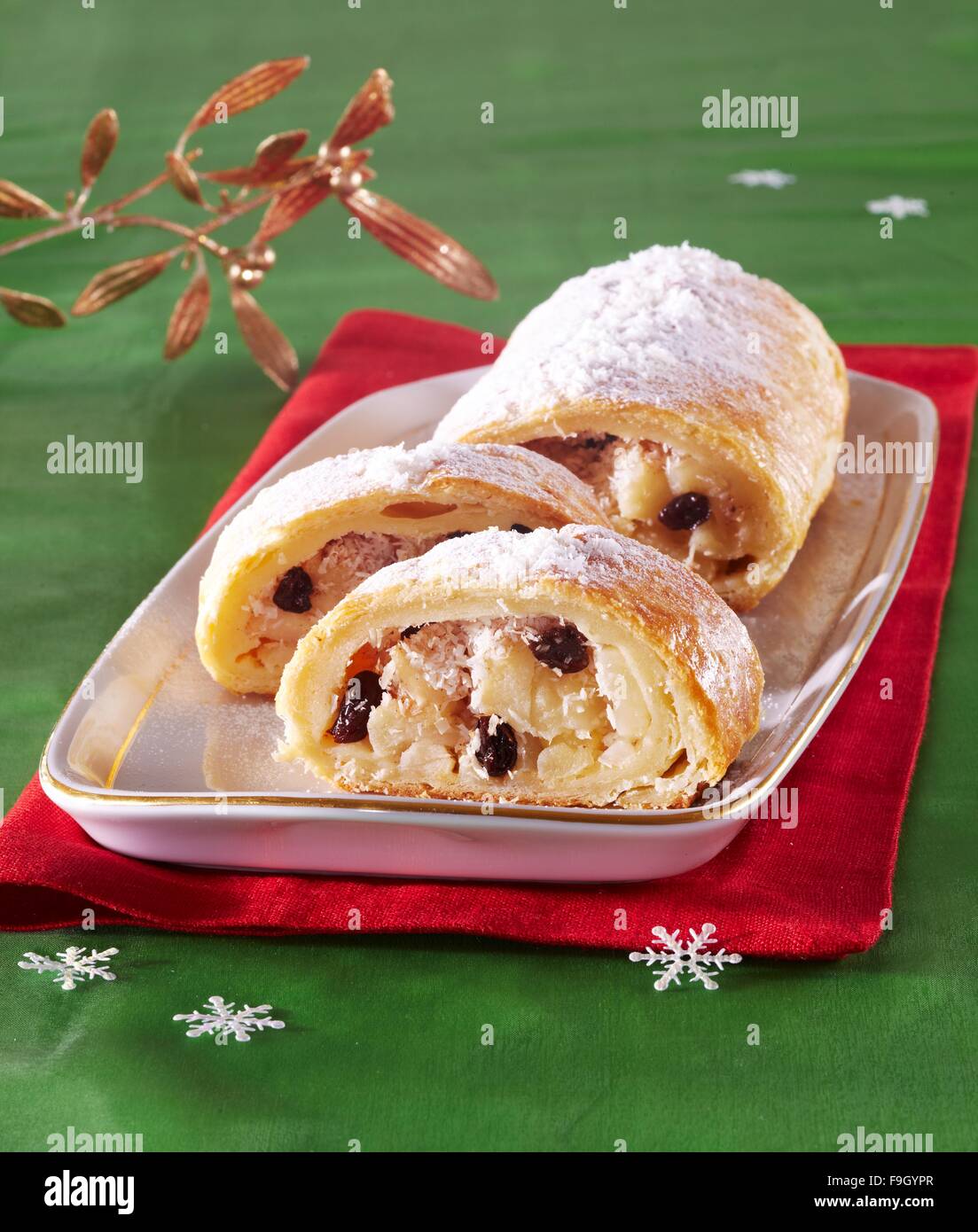 Coconut strudel hi-res stock photography and images - Alamy