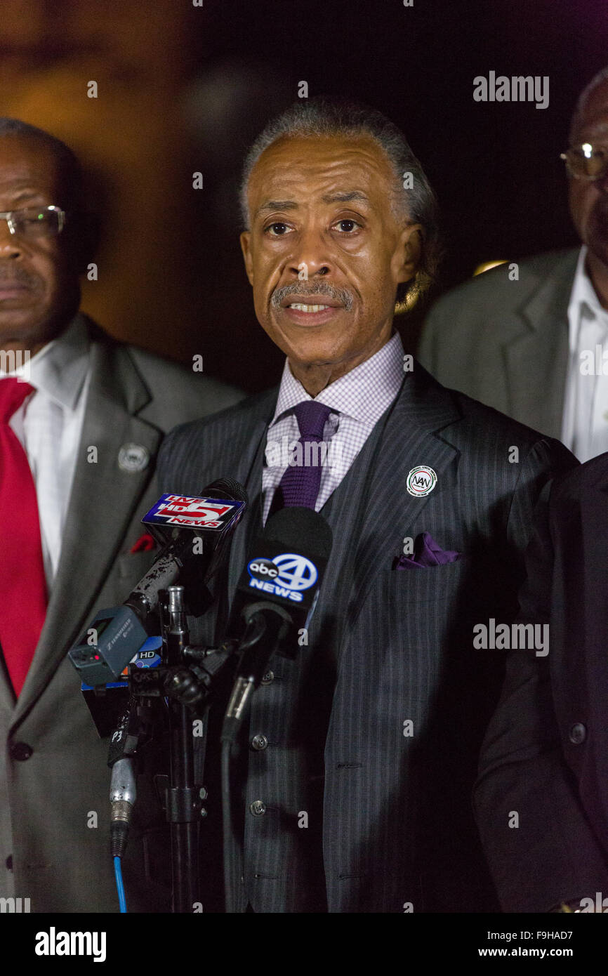 Charleston, South Carolina, USA. 16th December, 2015. National Action Network Civil rights leader Rev. Al Sharpton following a meeting with Citadel President retired Air Force Lt. Gen. John Rosa December 16, 2015 in Charleston, SC. Sharpton met with Rosa to discuss  photographs in which cadets appeared with pillowcases on their heads similar to Ku Klux Klan garb. Stock Photo