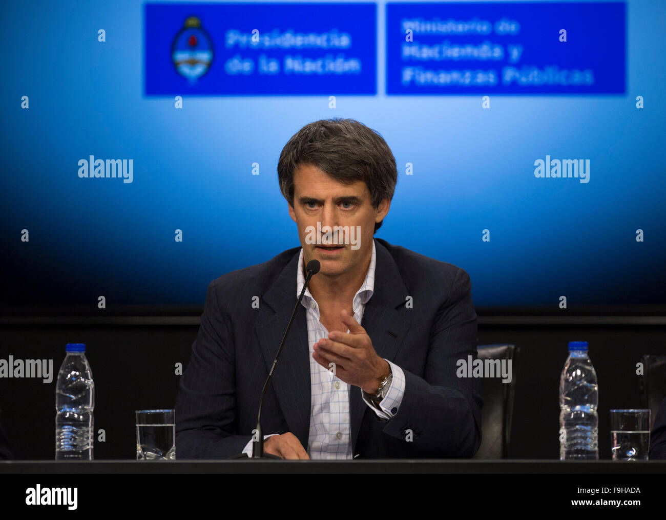 Buenos Aires. 16th Dec, 2015. Argentina's Finance Minister Alfonso Prat-Gay addresses a press conference at the Ministry of Economy in Buenos Aires Dec. 16, 2015. The government of President Mauricio Macri announced on Wednesday it would eliminate foreign currency controls put in place by former President Cristina Fernandez de Kirchner. © Martin Zabala/Xinhua/Alamy Live News Stock Photo