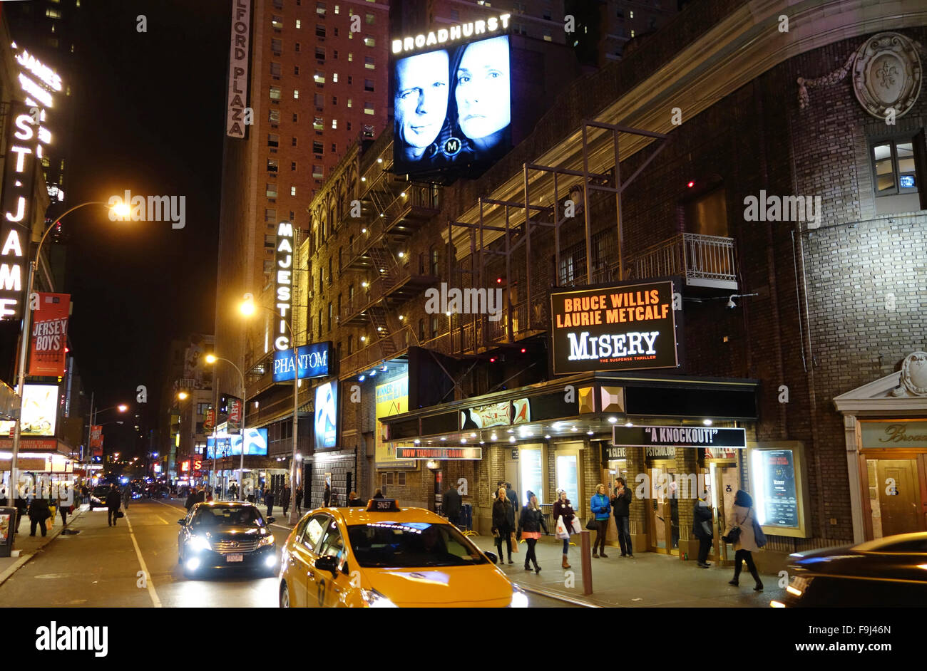 The Broadhurst Theatre on Broadway in New York, USA on the evening of 26 November 2015. Currently at the Broadhurst Theatre, action star Bruce Willis is appearing in a stage adaptation of the thriller Misery. The theatre industry in New York has been booming in recent years. One reason for this has been the numerous guest appearances by Hollywood stars. PHOTO: CHRISTIAN FAHRENBACH/DPA Stock Photo