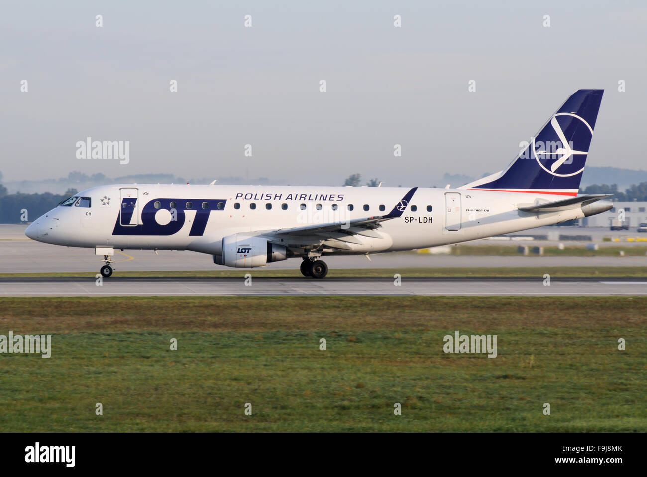 Embraer 170 Jet High Resolution Stock Photography And Images Alamy