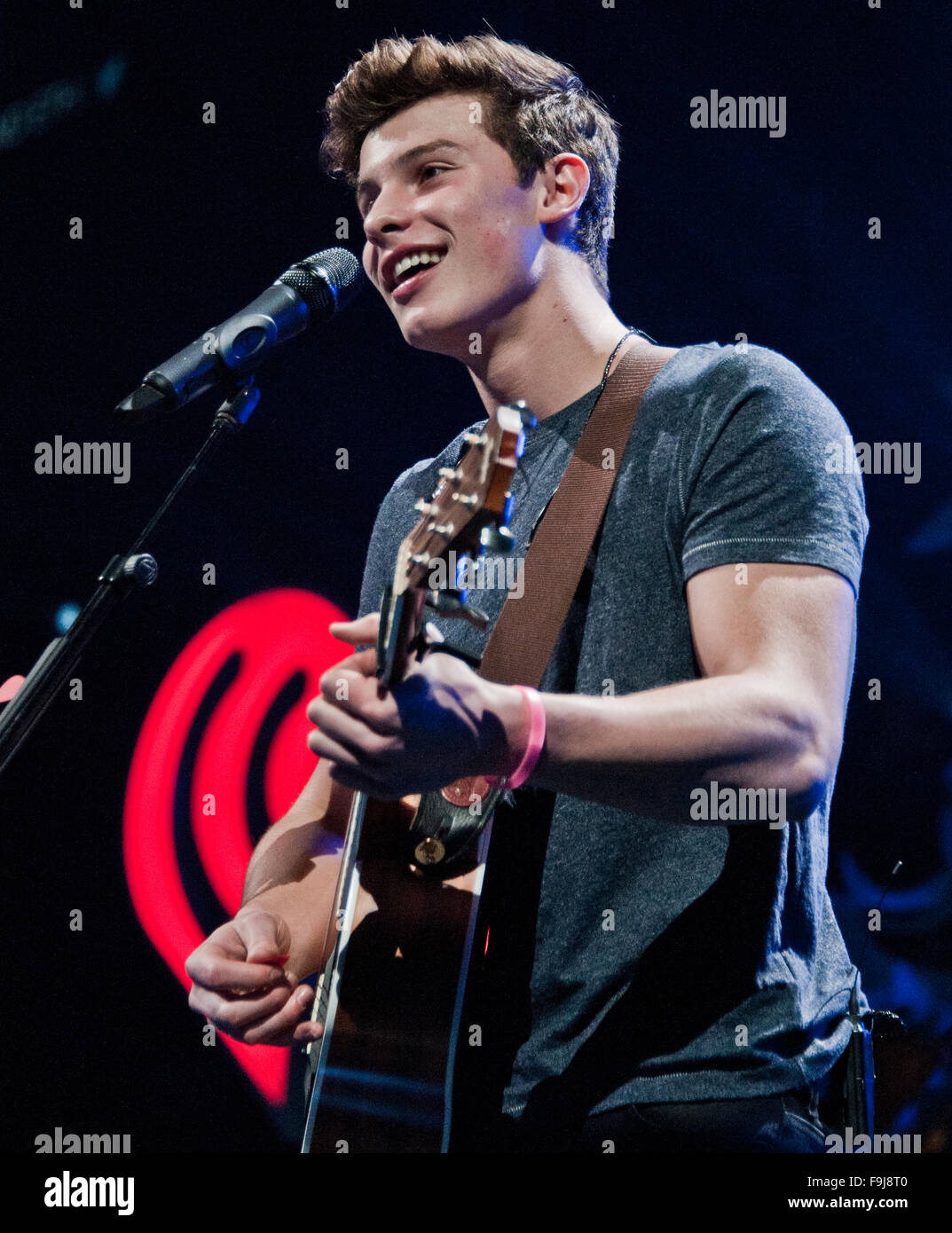 Shawn mendes hires stock photography and images Alamy
