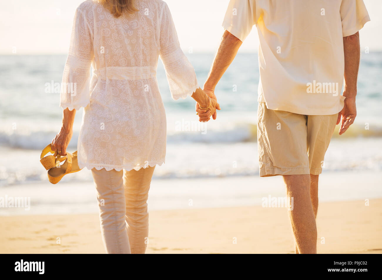 Affectionate couple beach hi-res stock photography and images - Alamy