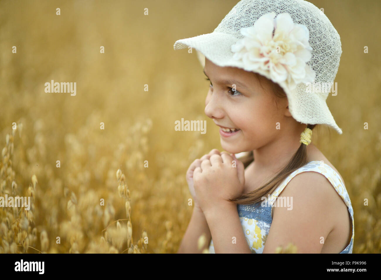 Little girl in wheat field Stock Photo - Alamy