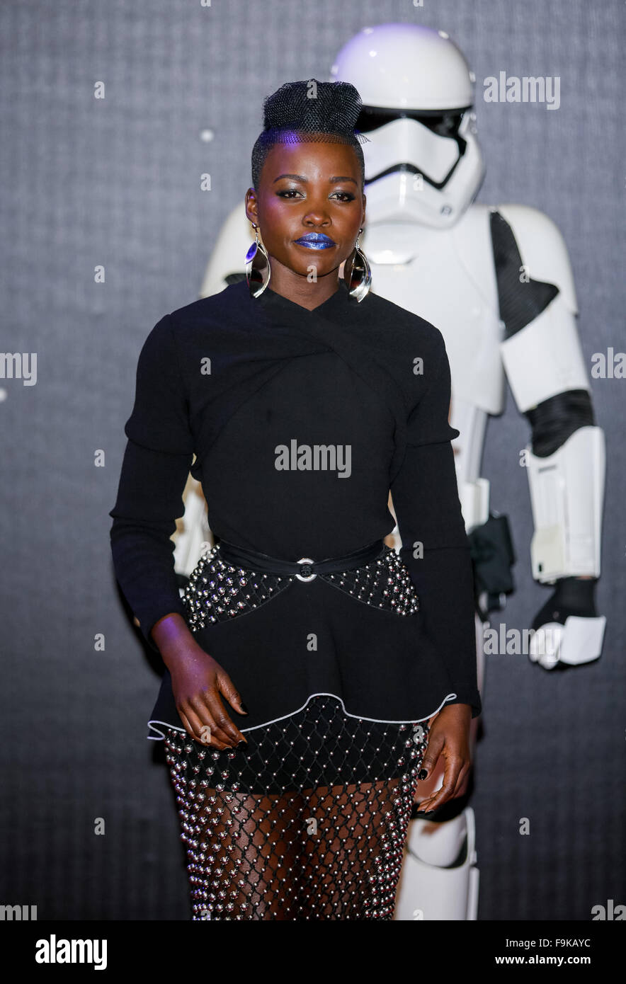 London, UK. 16th December, 2015. Lupita Nyong'o Actress Star Wars; The Force Awakens, European Premiere London, England 16 December 2015 Diu83967 Credit:  Allstar Picture Library/Alamy Live News Stock Photo