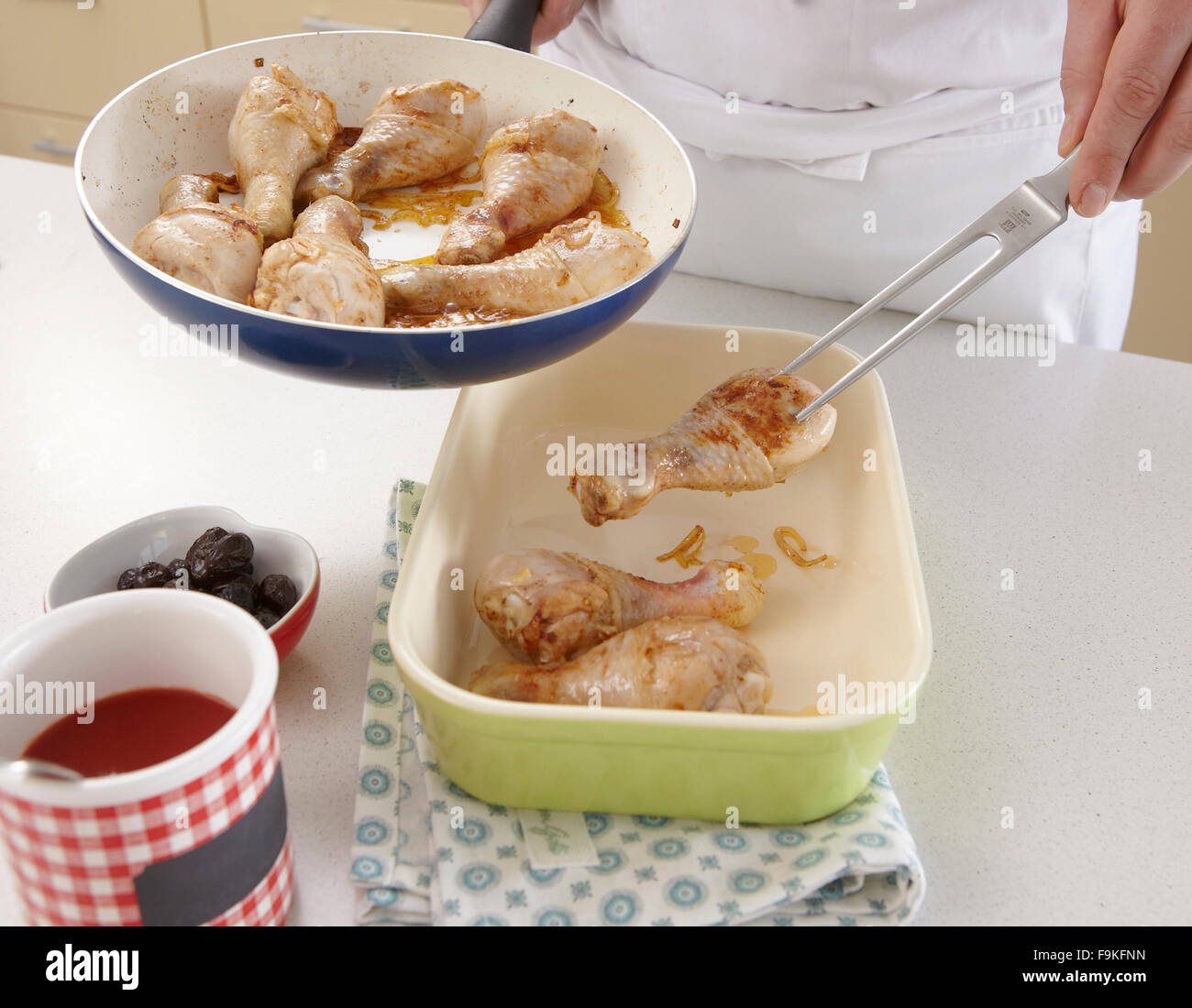 Chicken drumsticks in tomato sauce + steps Stock Photo Alamy