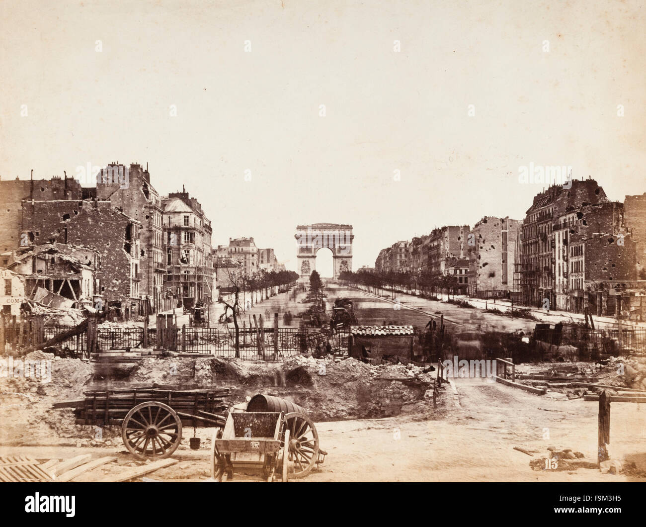 Paris, France, after the Franco-Prussian War of 1870. The Avenue des Champs-Elysées in ruins, March 1871. The Arc de Triomphe stands in the distance Stock Photo