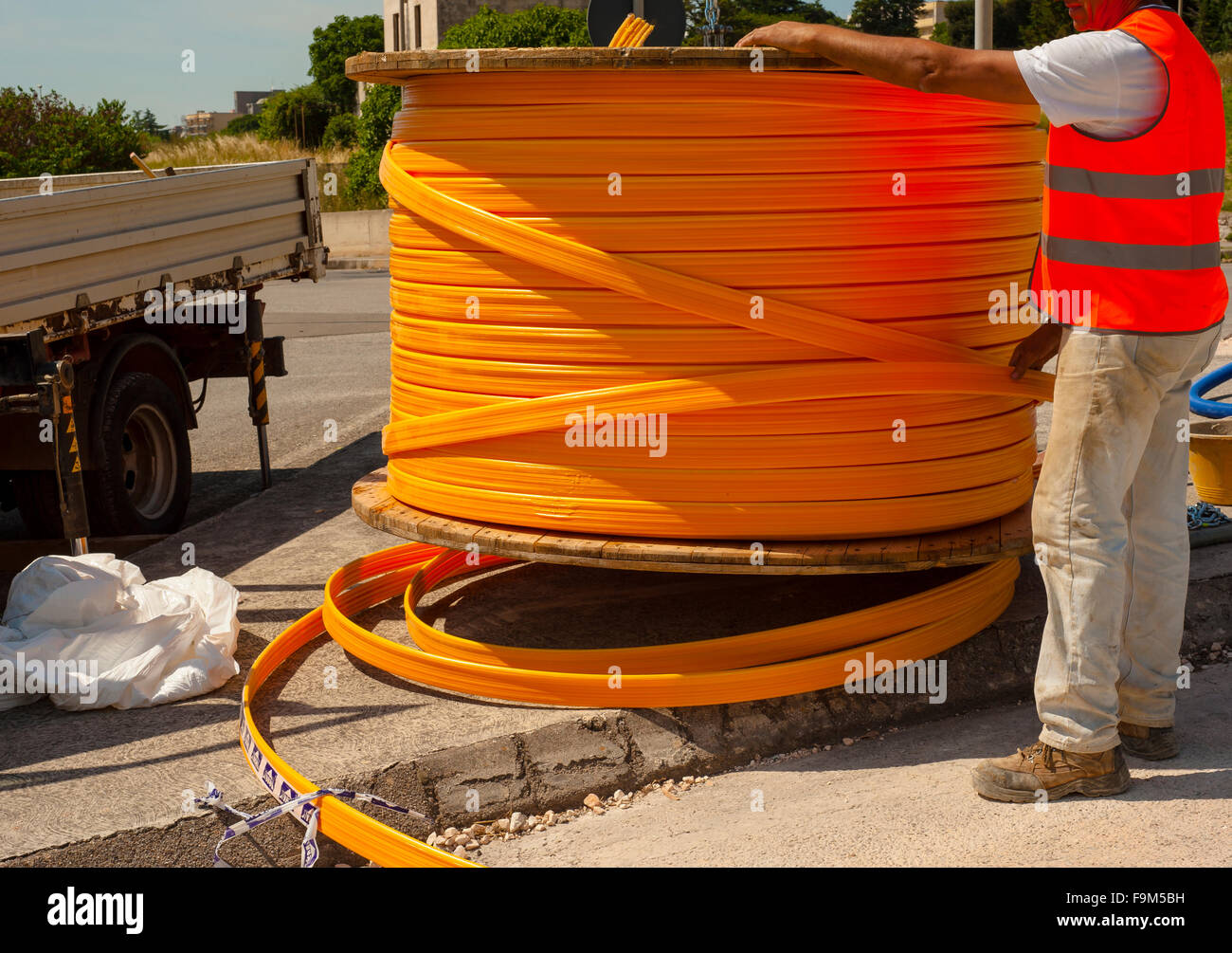 Underground fiber optic cable hires stock photography and images Alamy