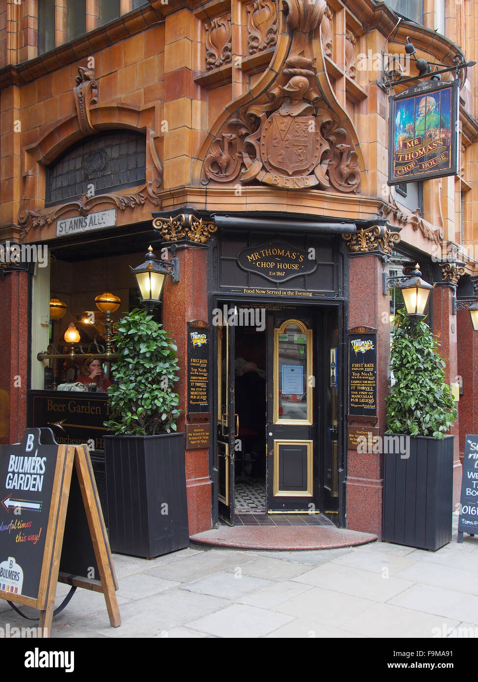 Mr. Thomas's Chop House, a public house first established in 1867, in Manchester city centre, UK. Stock Photo