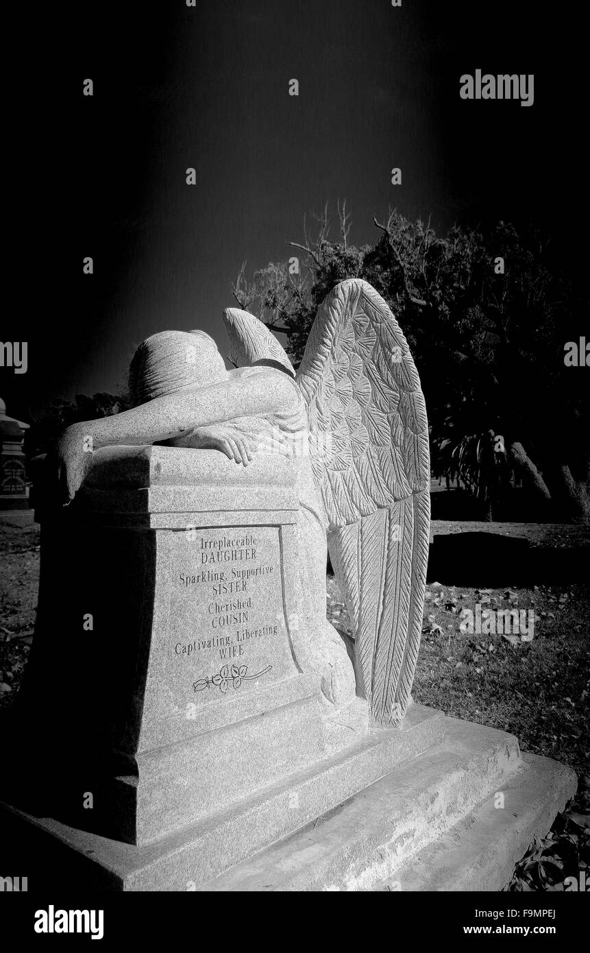 Eternal love statue hi-res stock photography and images - Alamy