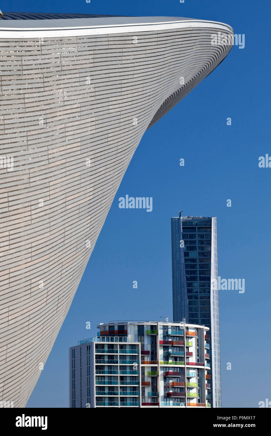 Curved swimming pool hires stock photography and images Alamy