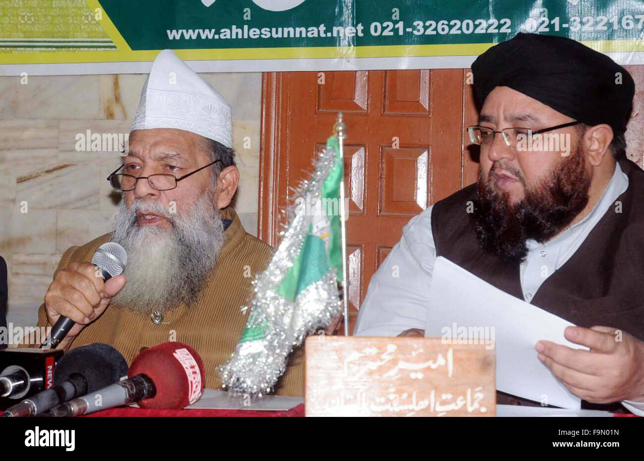Leader of Jamat-e-Ahle Sunnat, Shah Turab-ul-Haq Qadri addressing to media persons concerning procession of 12th Rabi-ul-Awwal in connection of Holy Prophet Muhammad (PBUH) birthday anniversary, during a press conference held in Karachi on Thursday, December 17, 2015. Stock Photo