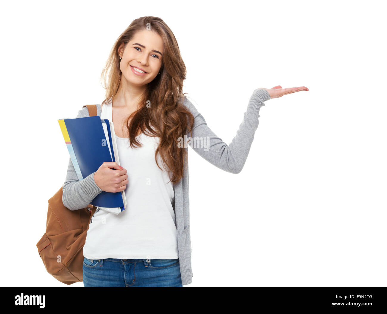 жест проигравшего l на лбу. показывает l. девушка проходит онлайн тест. женщина держит ключ соцсети. показывает l.