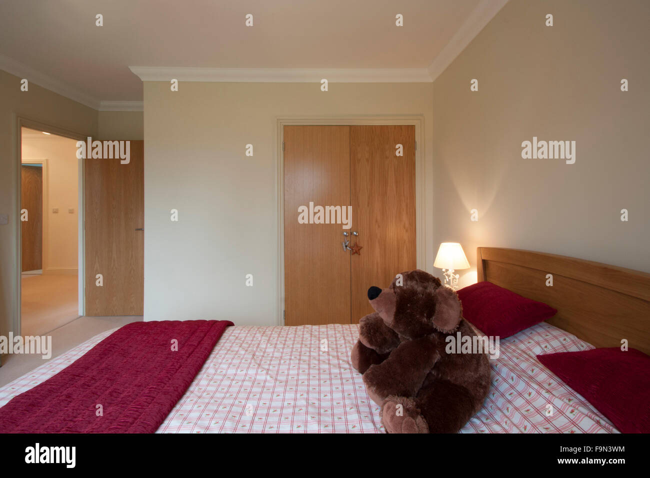Guest bedroom with a red colour scheme Stock Photo