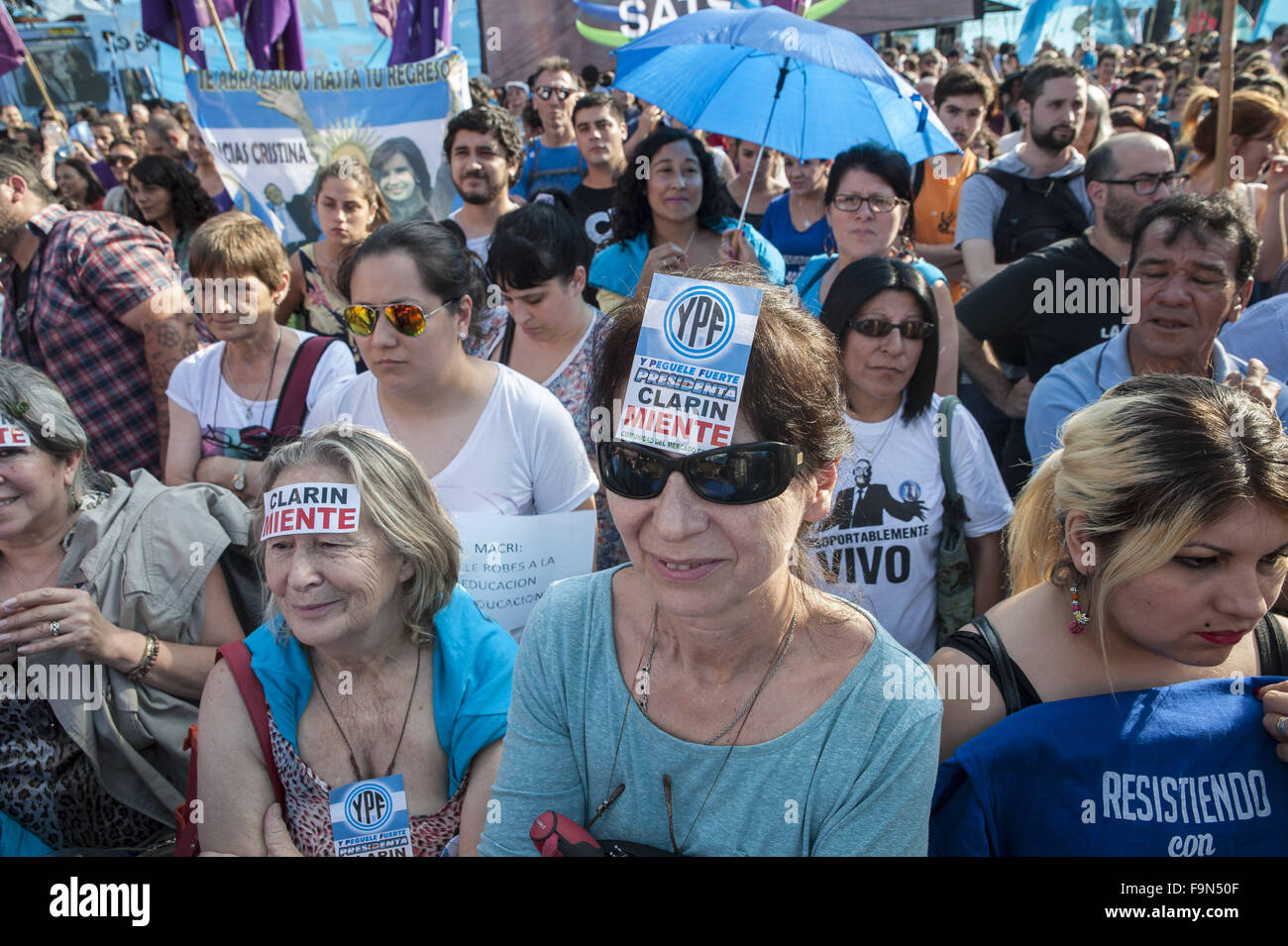 Buenos Aires, Buenos Aires, Argentina. 17th Dec, 2015. Thousands of people demonstrate in front of the National Congress to support Martin Sabatella, director of AFSCA, the government's agency in charge of the implementation of the Media Law that regulates all media activities in the country. President Mauricio Macri wants to place a man of his own and take control of AFSCA, but Sabatella, designated by ex-President Cristina Fernandez de Kirchner, refuses to resign arguing that AFSCA is autonomous by law, and his mandate ends in 2017. Credit:  Patricio Murphy/ZUMA Wire/Alamy Live News Stock Photo