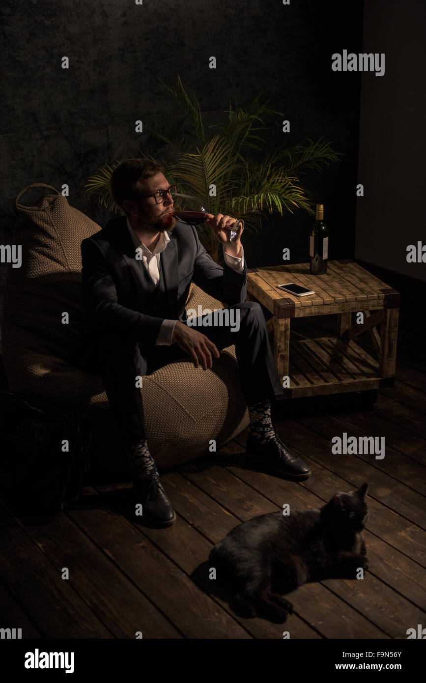 Man sitting on beanbag hi-res stock photography and images - Alamy