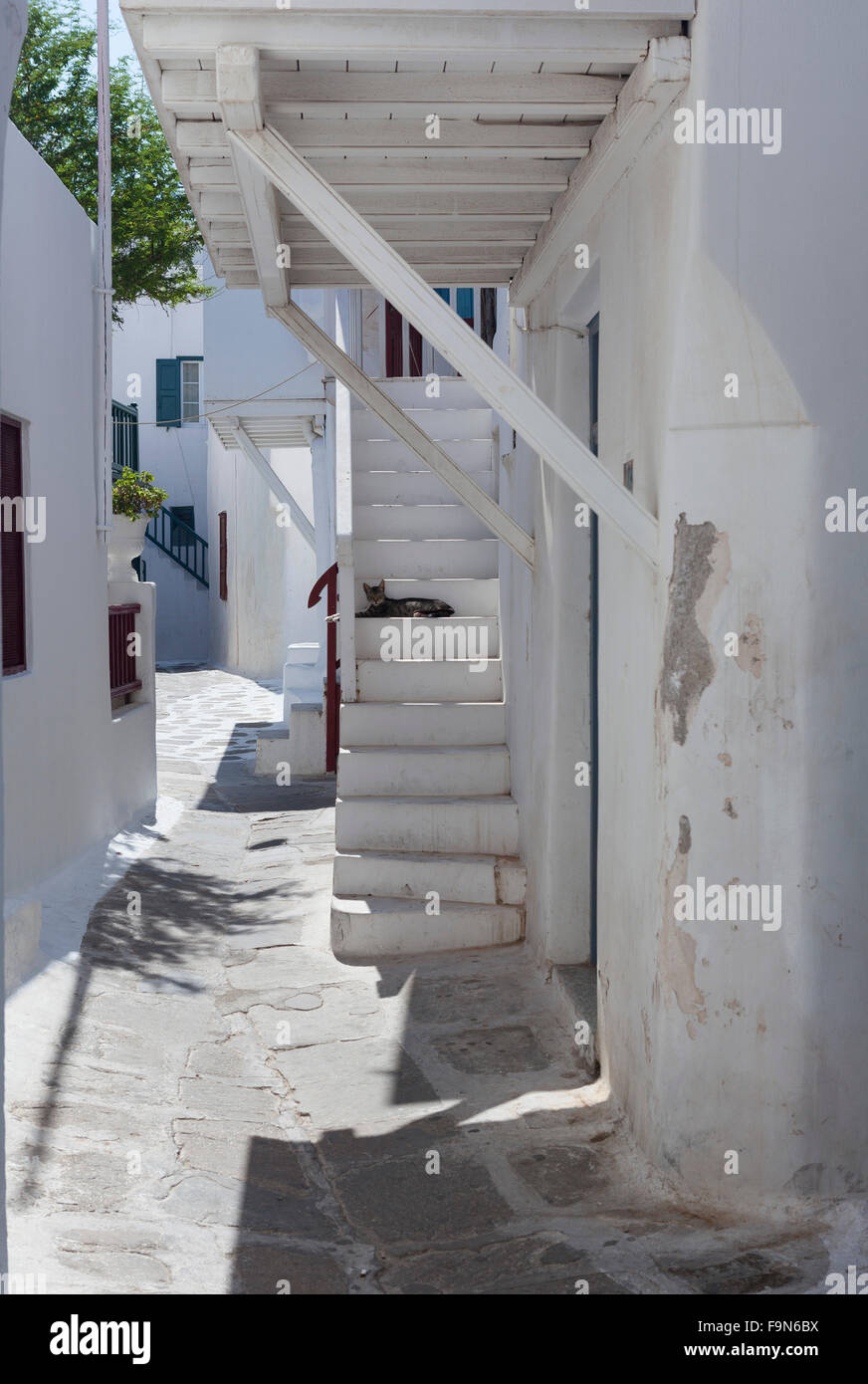Narrow alleyway, Chora, Mykonos Stock Photo