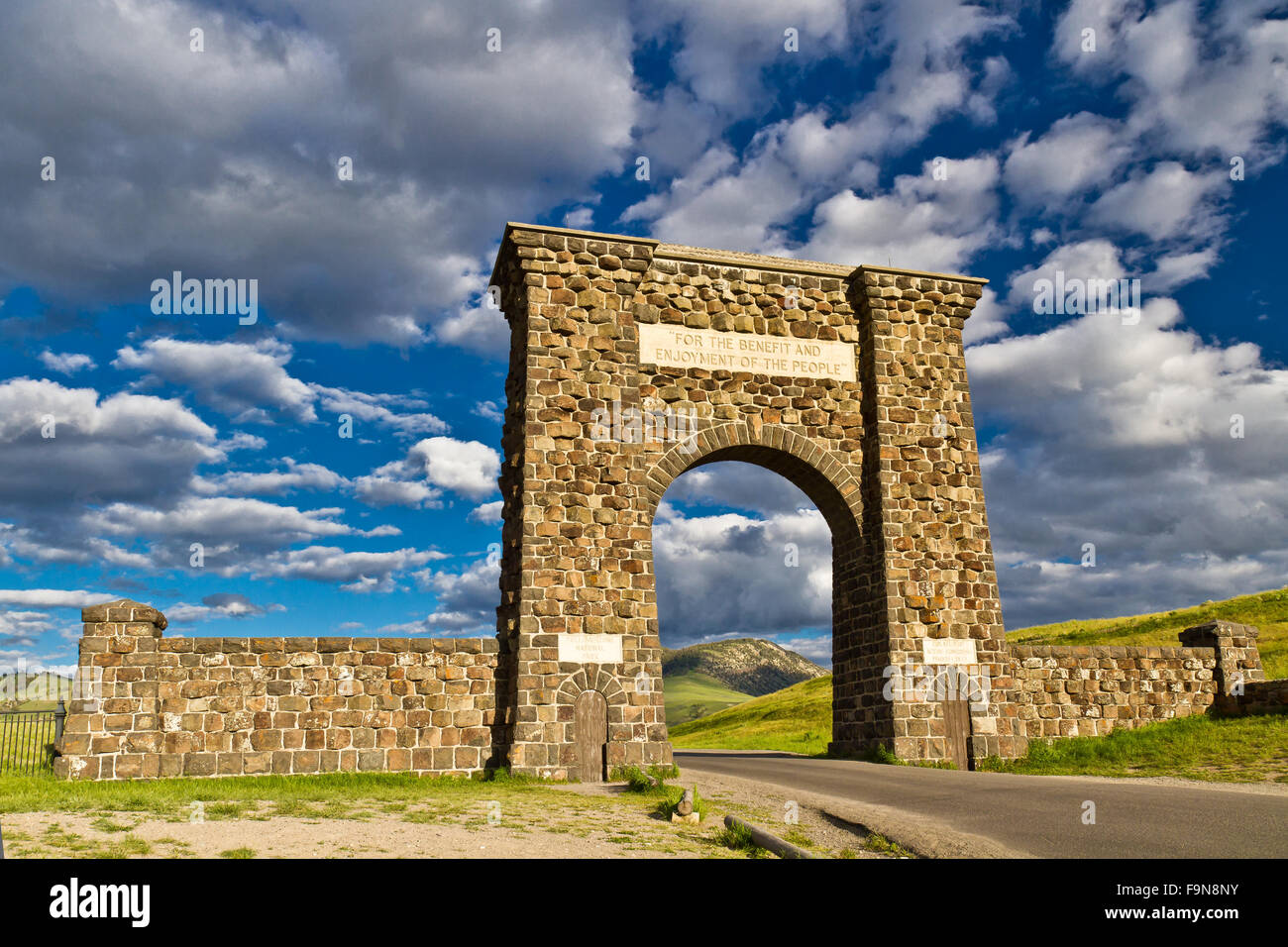 Roosevelt Arch, north entrance, Yellowstone National Park Stock Photo Alamy
