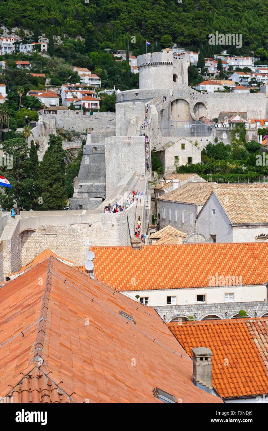 People walking along the perimeter of the walls of the old fortress, Dubrovnik, Crotia. Stock Photo