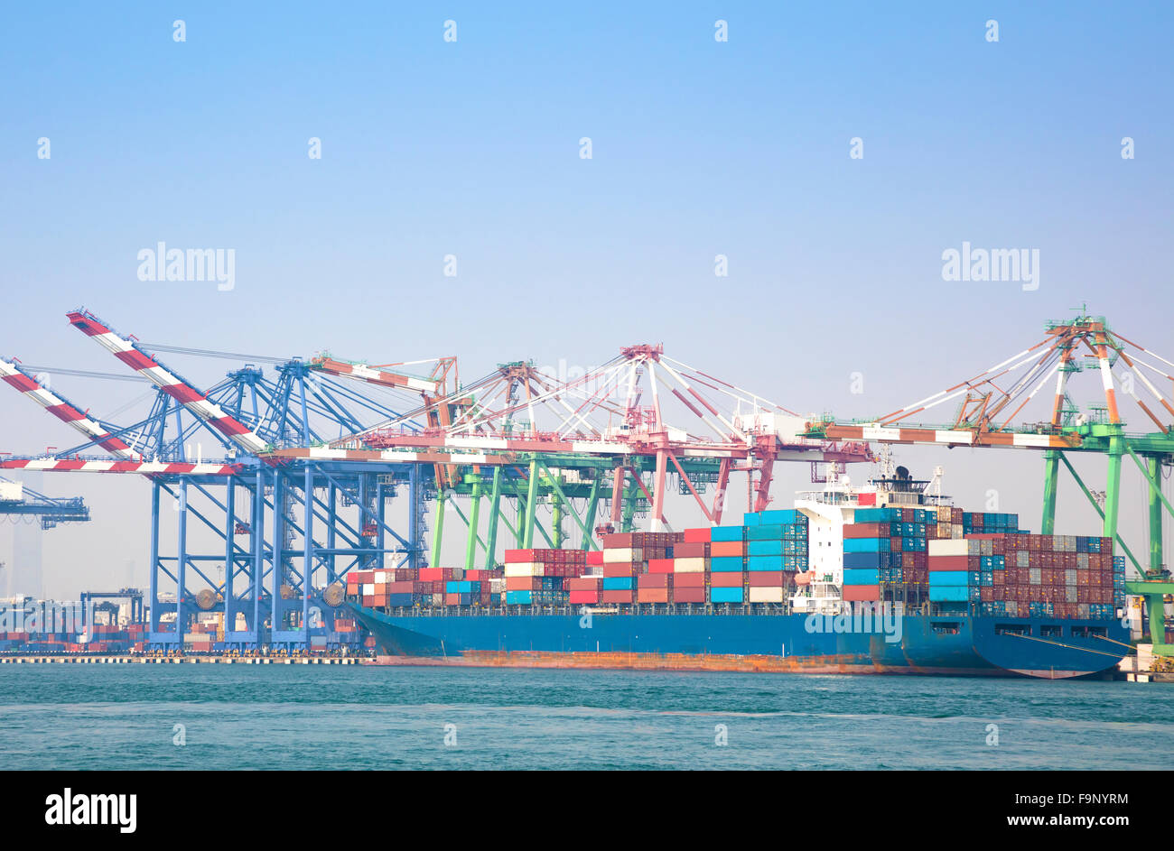 Large container vessel unloaded in Port of kaohsiung Stock Photo