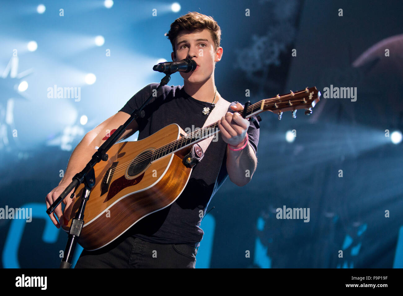 Rosemont, Illinois, USA. 16th Dec, 2015. Musician SHAWN MENDES performs