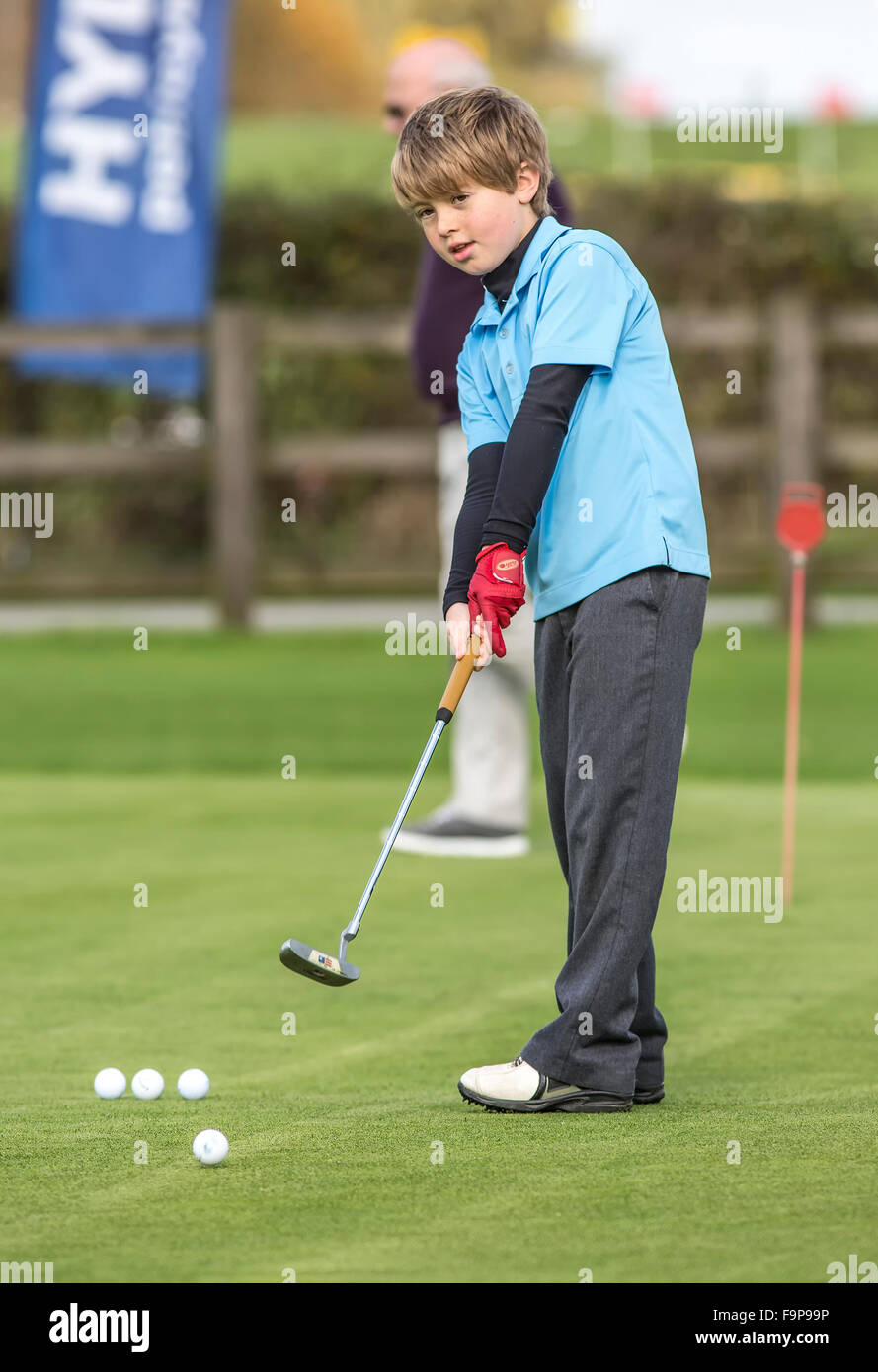 Young Man practices his putting at Bassett Down Golf Club Stock Photo Alamy