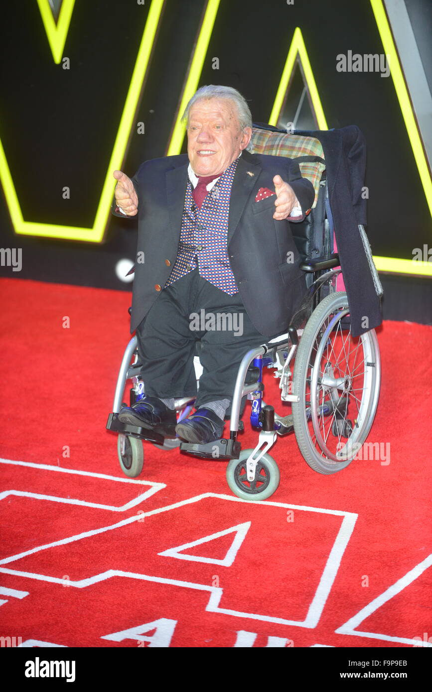 Kenny Baker at the STAR WARS THE FORCE AWAKENS, European Premiere in
