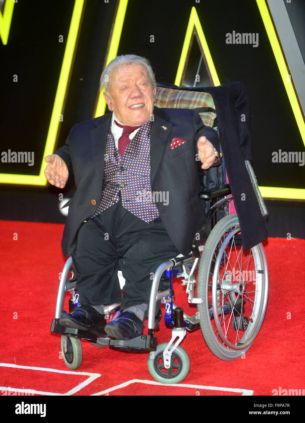 Kenny Baker  at the STAR WARS: THE FORCE AWAKENS, European Premiere in Leicester Square, London Stock Photo