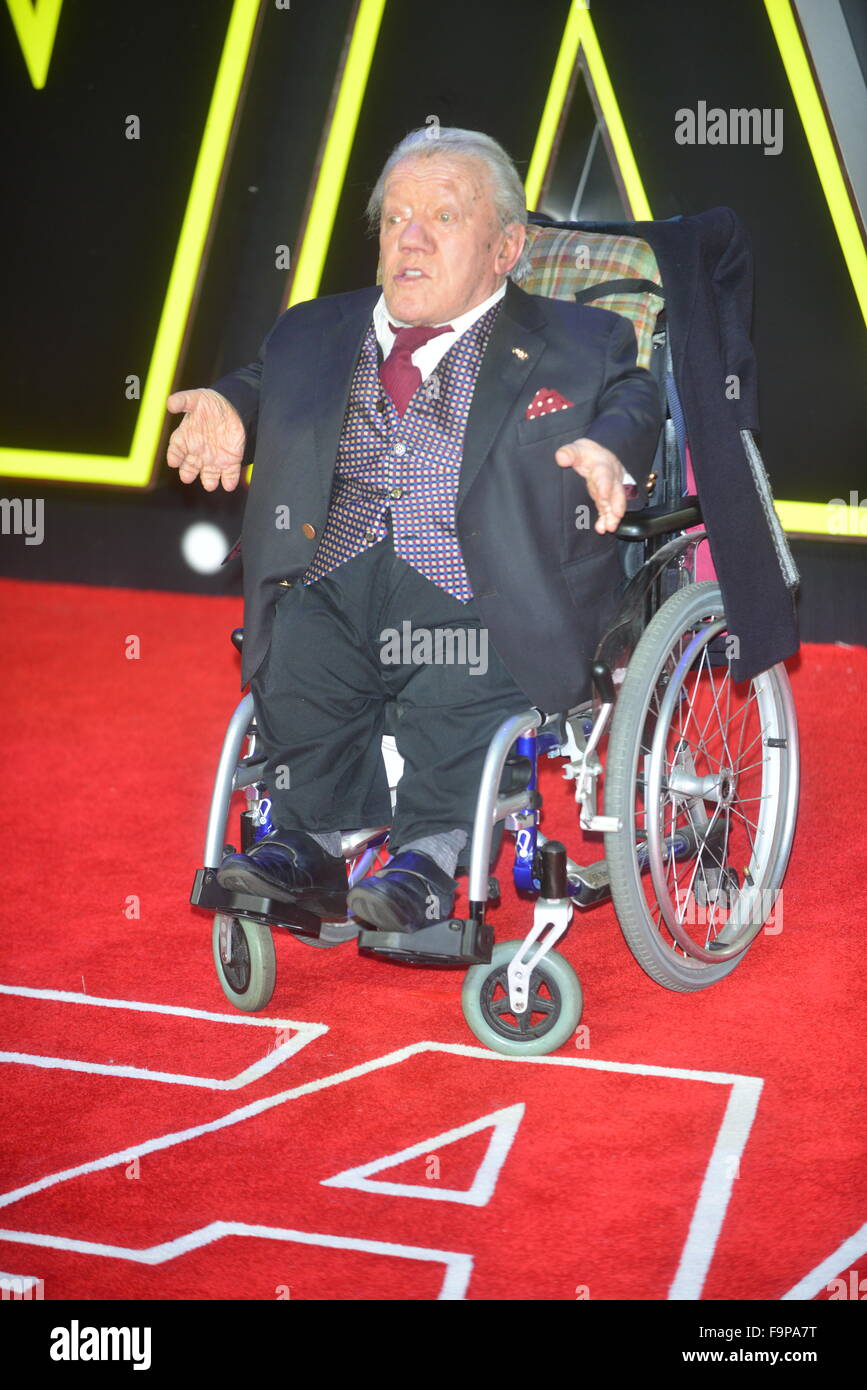 Kenny Baker at the STAR WARS THE FORCE AWAKENS, European Premiere in