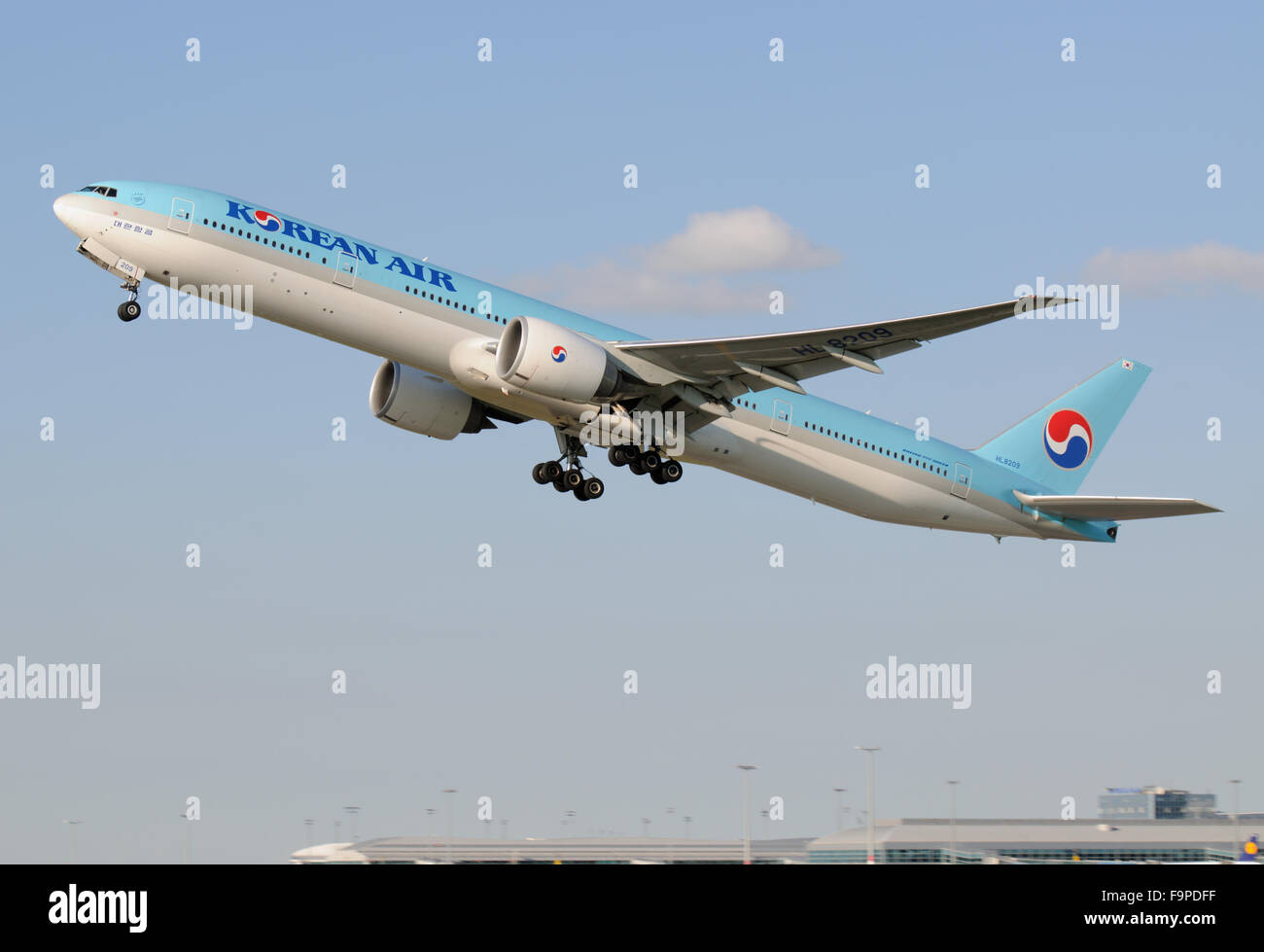 Korean Air Boeing 777-300 Stock Photo