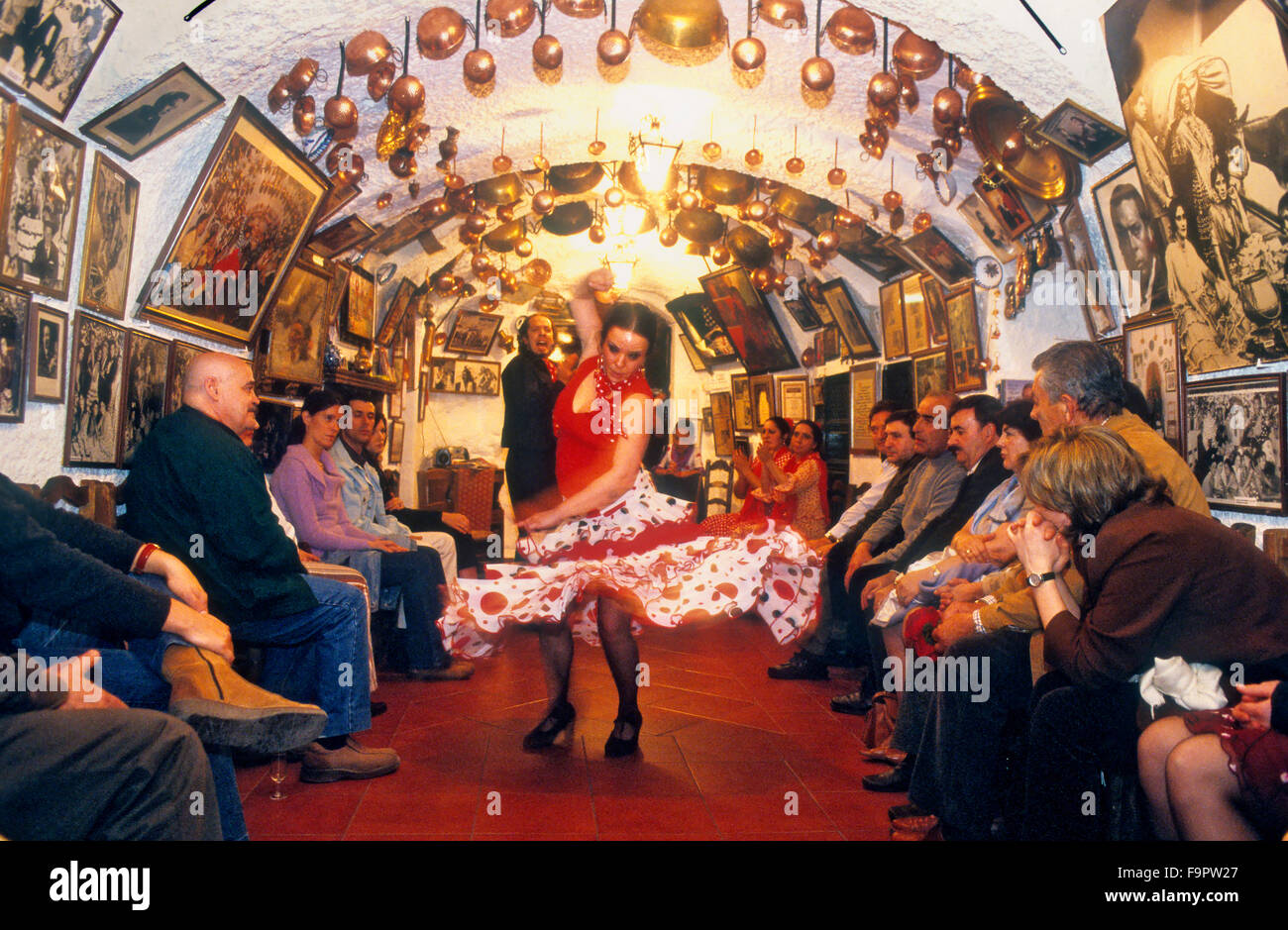 flamenco dancing at Cueva Maria la Canastera.A local bar in a cave in