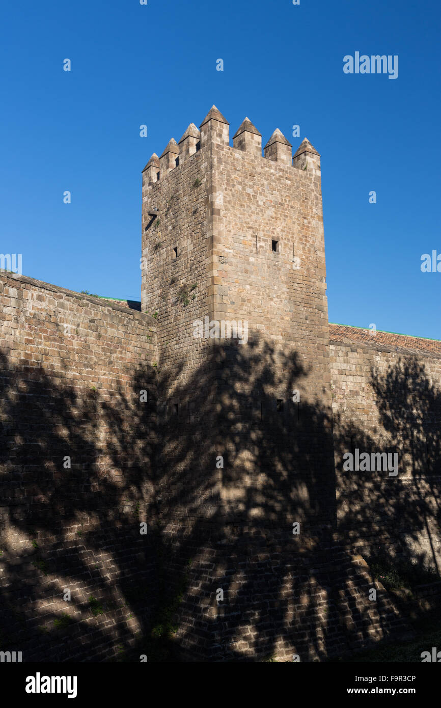 Old Wall and Tower of Barcelona City Stock Photo - Alamy