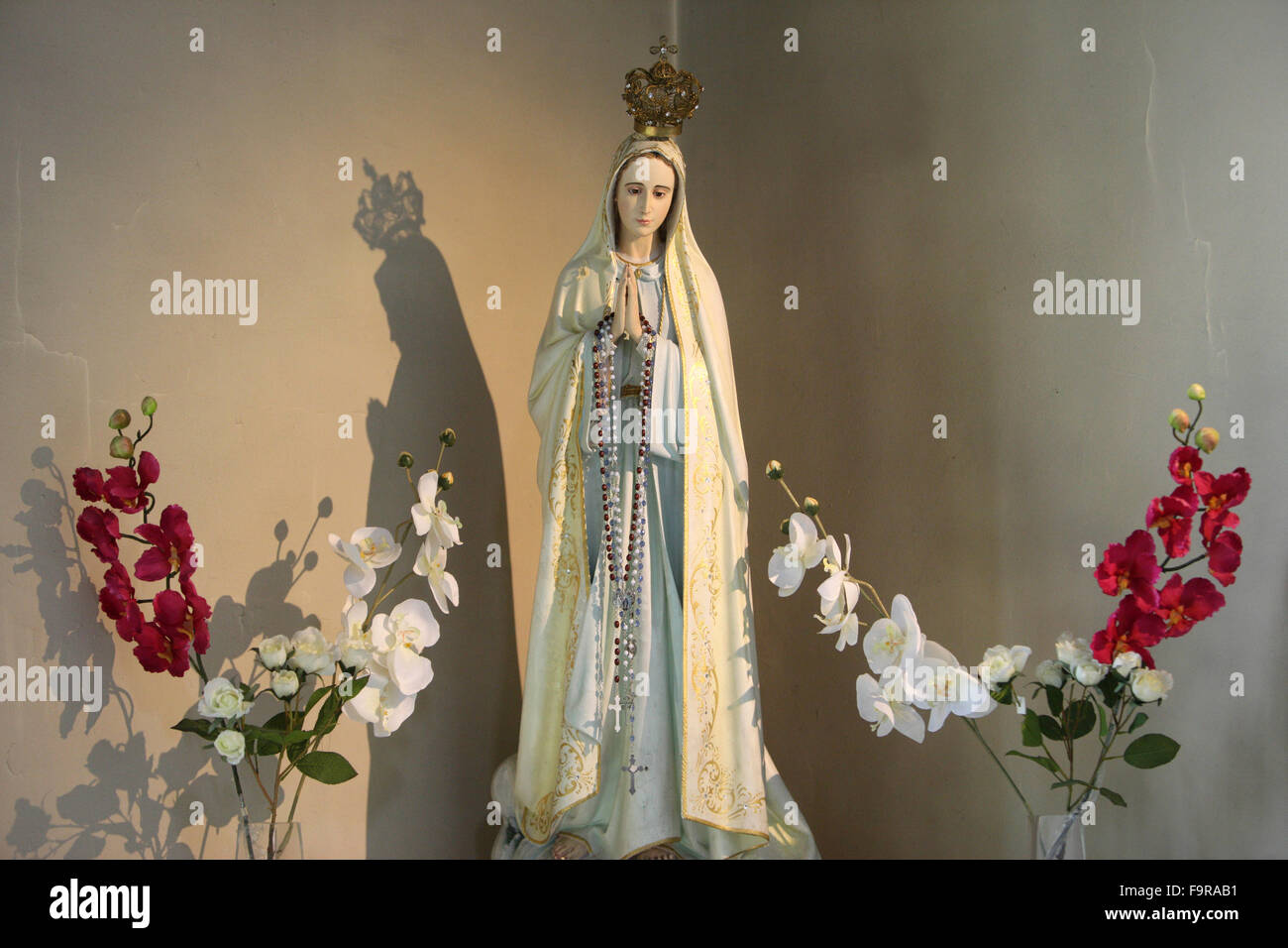 Virgin mary hi-res stock photography and images - Alamy