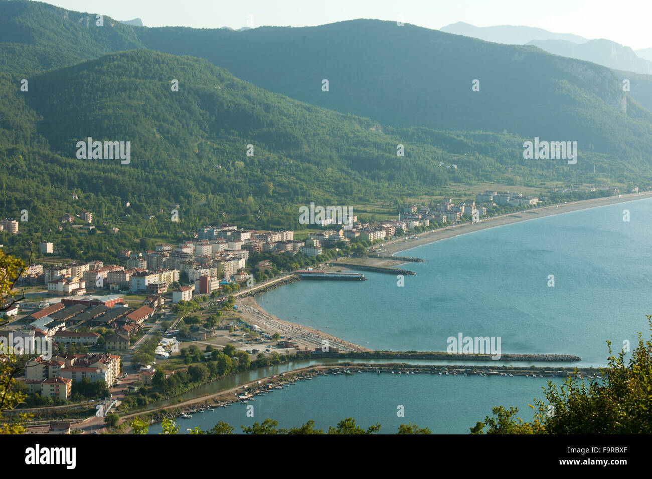Türkei, westliche Schwarzmeerküste, Cide, Blick auf die Küstenstadt Stock Photo