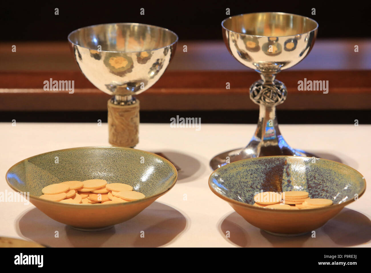 Chalice and host hi-res stock photography and images - Alamy