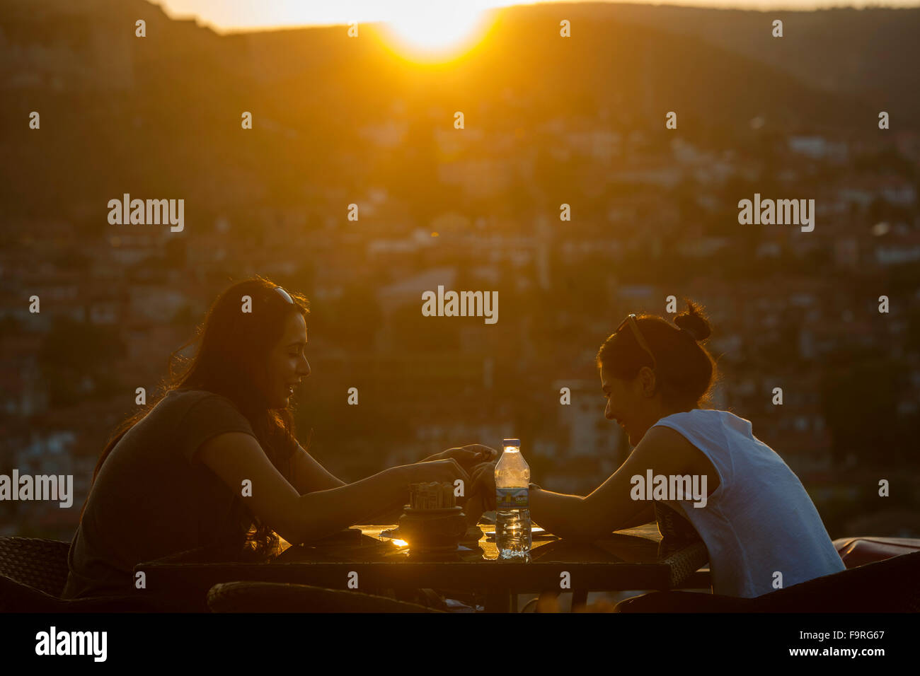 Türkei, westliche Schwarzmeerküste, Kastamonu, Saat Kulesi Cafe am Uhrturm mit Blick über die Stadt. Stock Photo