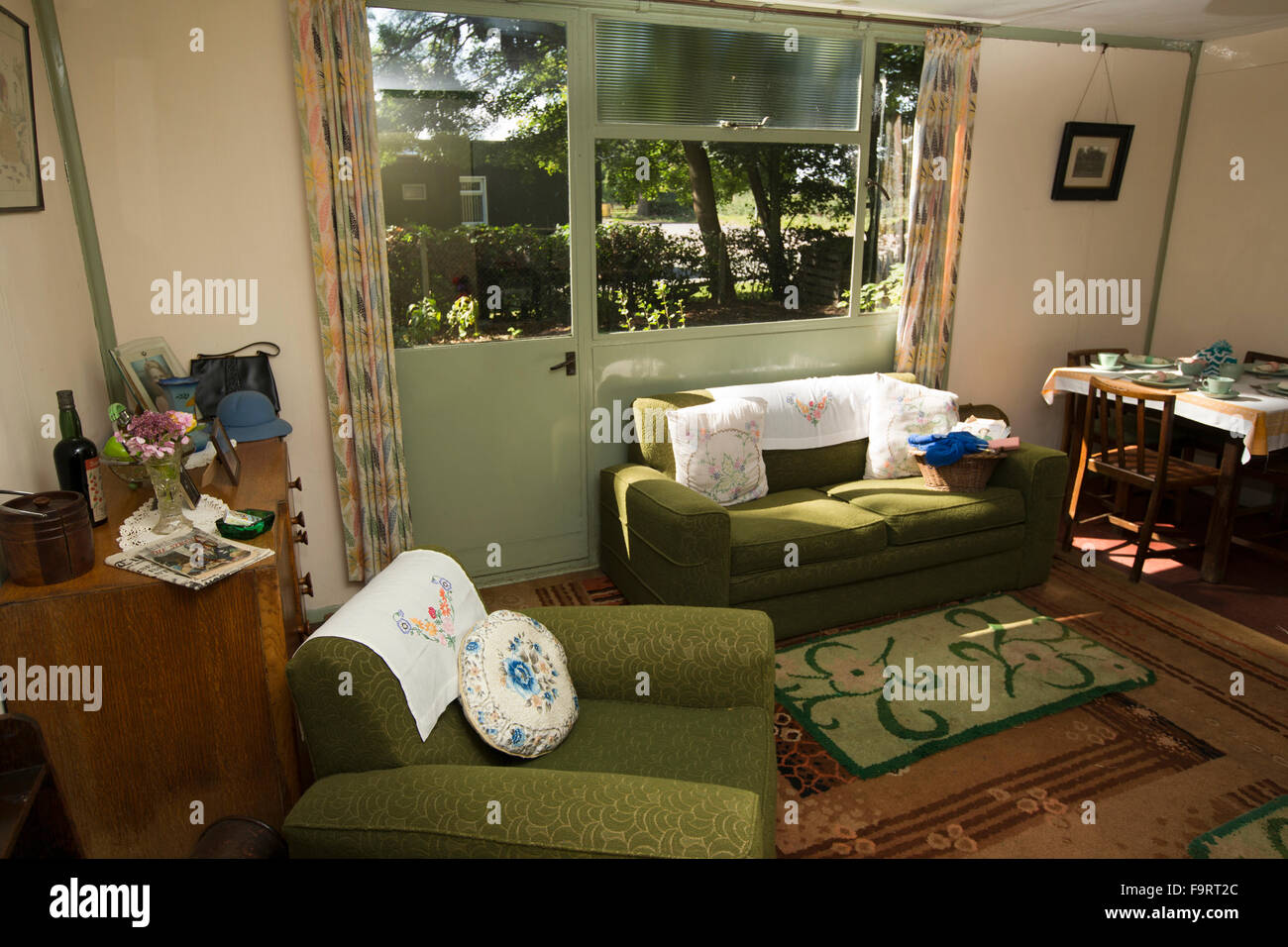 UK, England, Worcestershire, Bromsgrove, Avoncroft Museum, Arcon V prefabricated post-WW2 house, living room interior Stock Photo