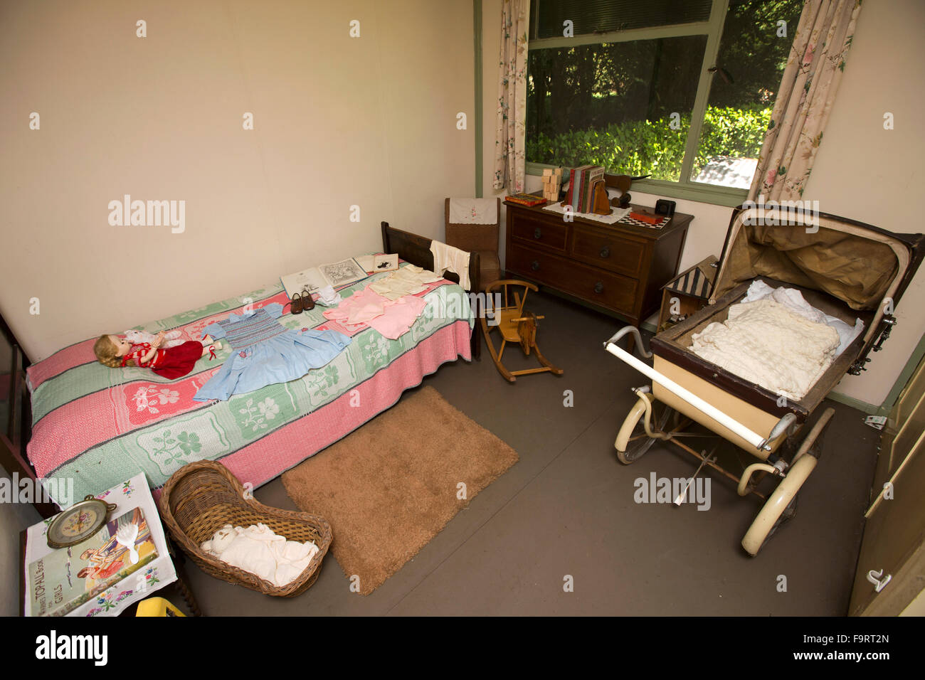 UK, England, Worcestershire, Bromsgrove, Avoncroft Museum, Arcon V prefabricated post-WW2 house, child’s bedroom interior Stock Photo