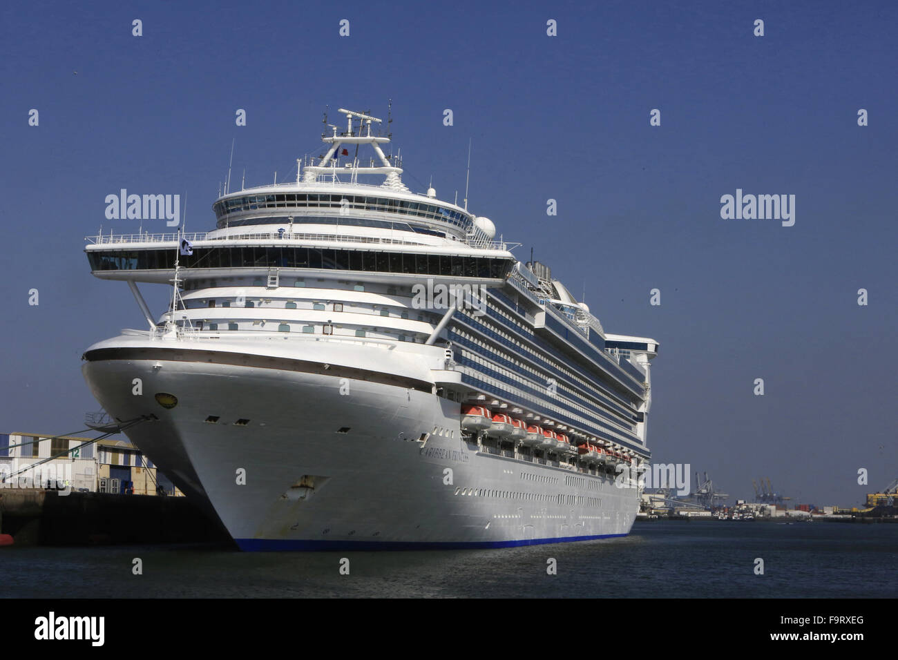 Caribbean princess ship hi-res stock photography and images - Alamy