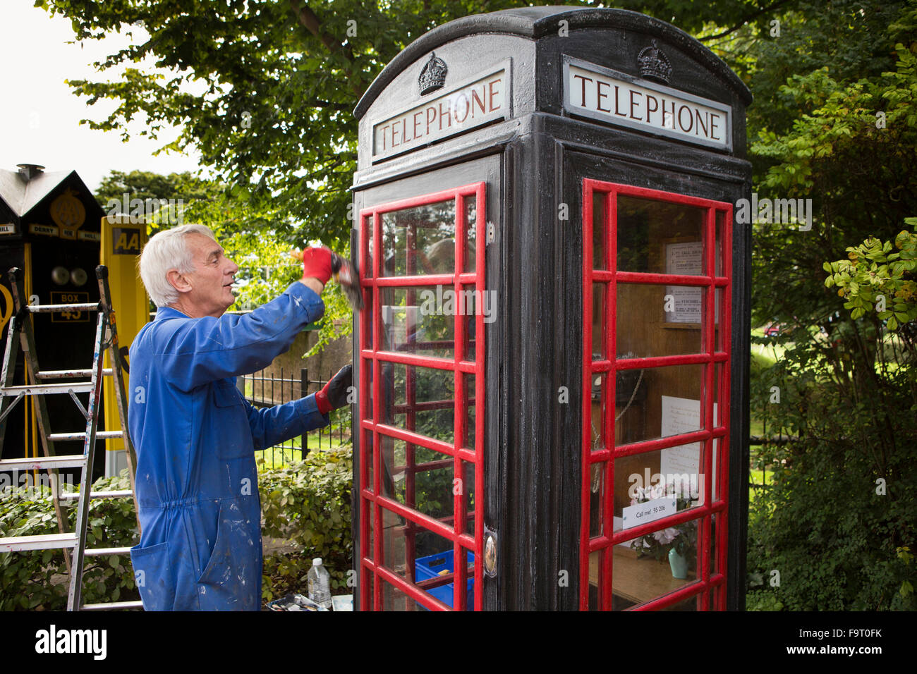 UK, England, Worcestershire, Bromsgrove, Avoncroft Museum, National Telephone Kiosk Collection, volunteer Roger Tapping painting Stock Photo